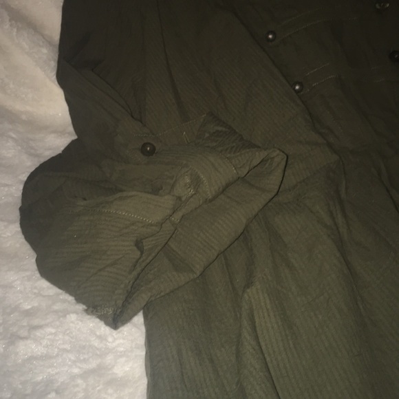 Army green military chic A-framed blouse buttons - Picture 4 of 4